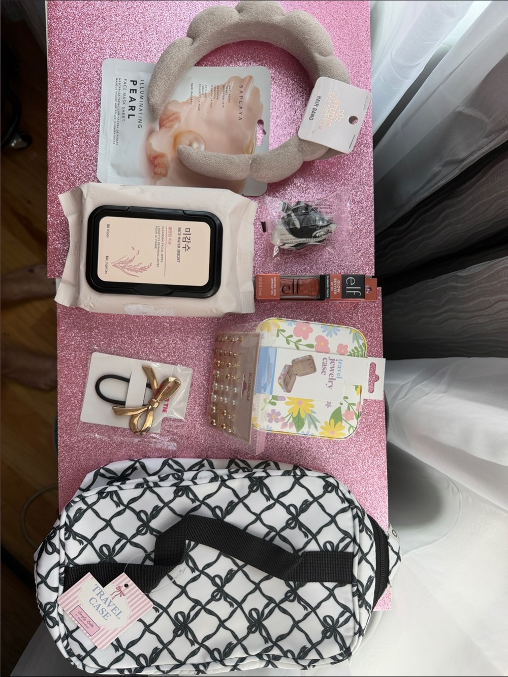 Travel beauty bag/Jewelry box, and other goodies as seen in photos. - Picture 2 of 4